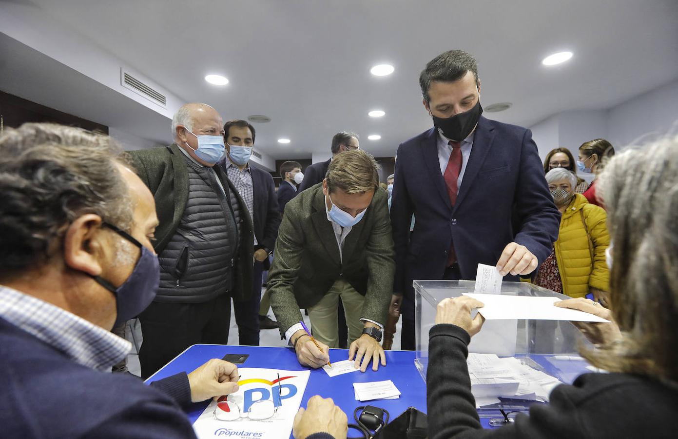 Las votaciones de las primarias del PP de Córdoba, en imágenes