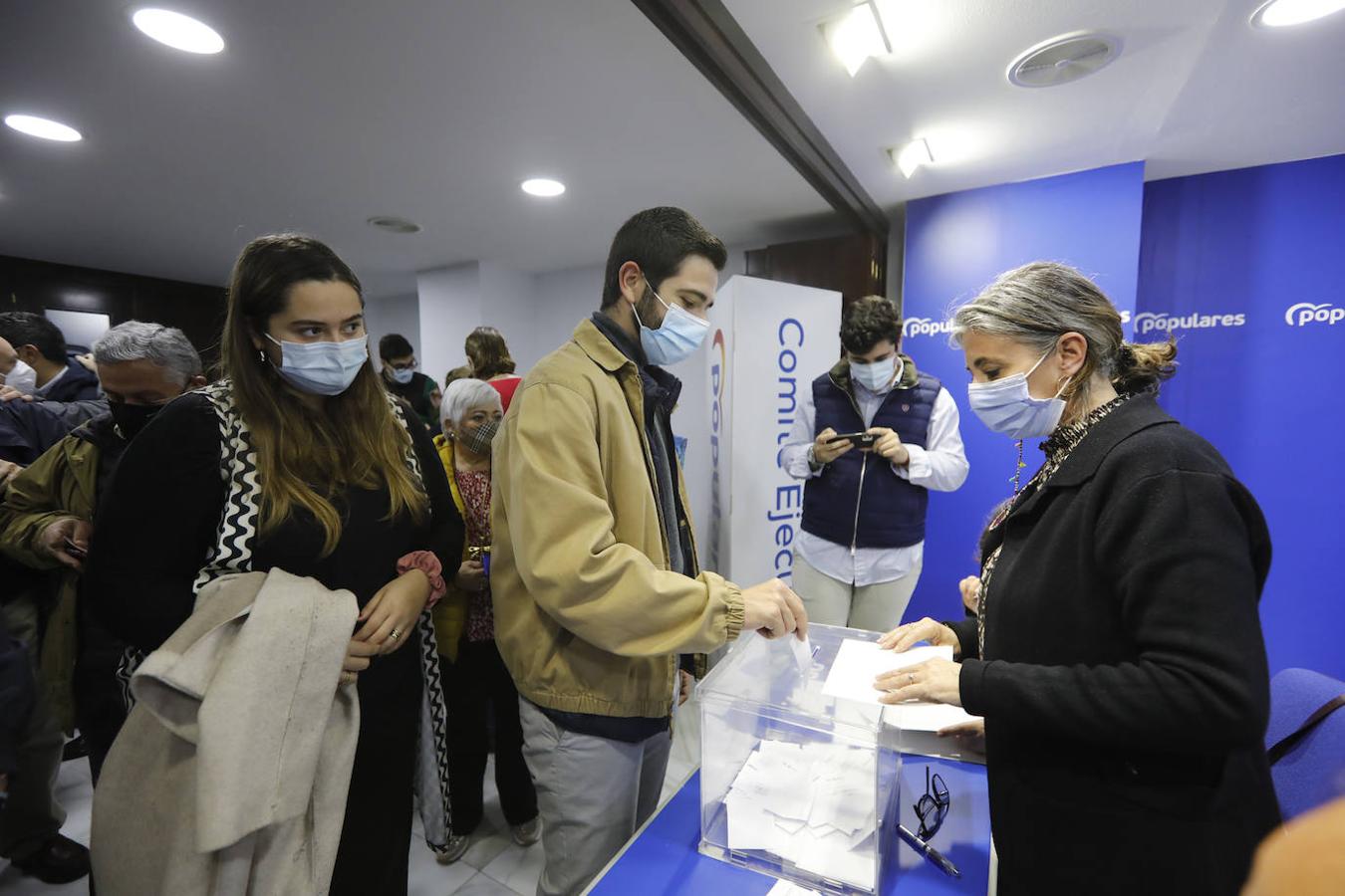 Las votaciones de las primarias del PP de Córdoba, en imágenes