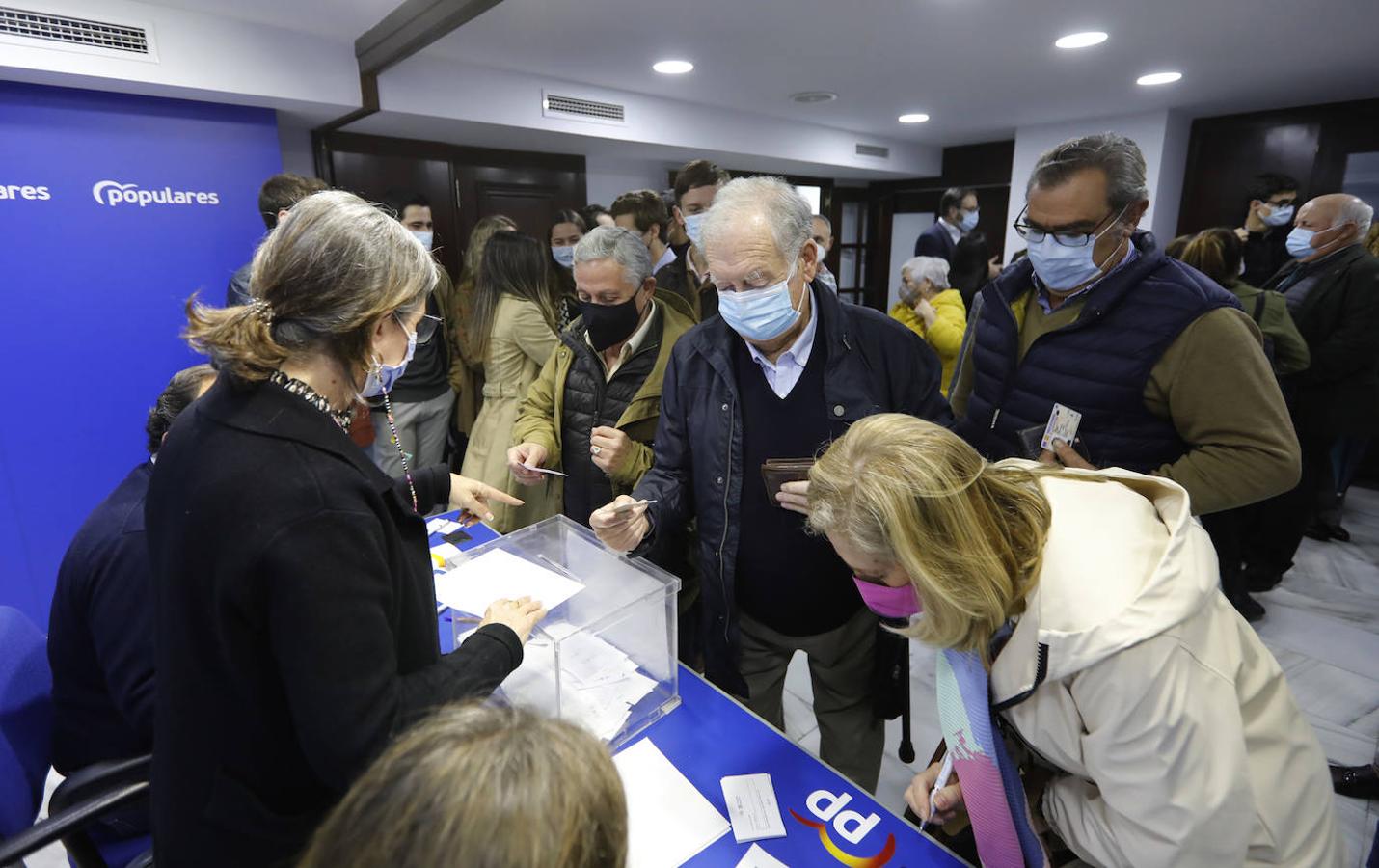 Las votaciones de las primarias del PP de Córdoba, en imágenes