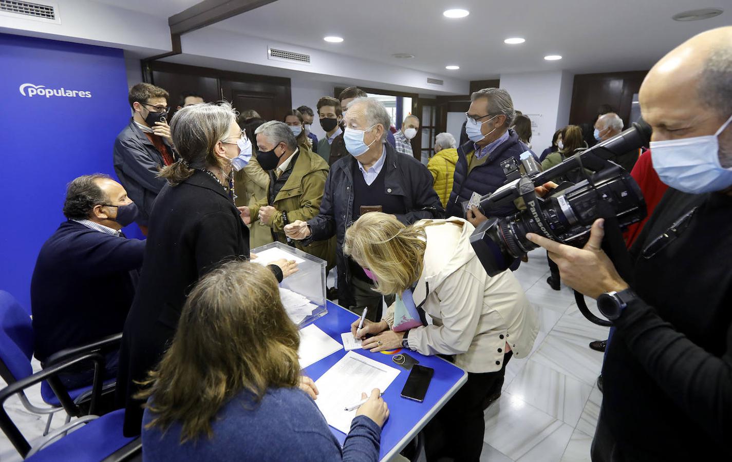 Las votaciones de las primarias del PP de Córdoba, en imágenes