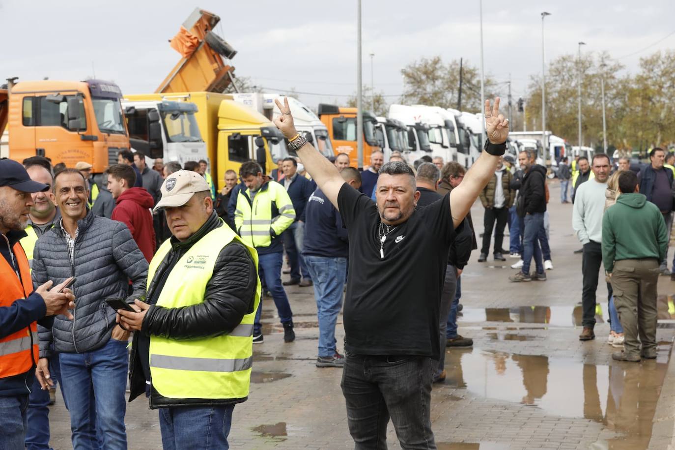 El inicio de la protesta de los camioneros en Córdoba, en imágenes