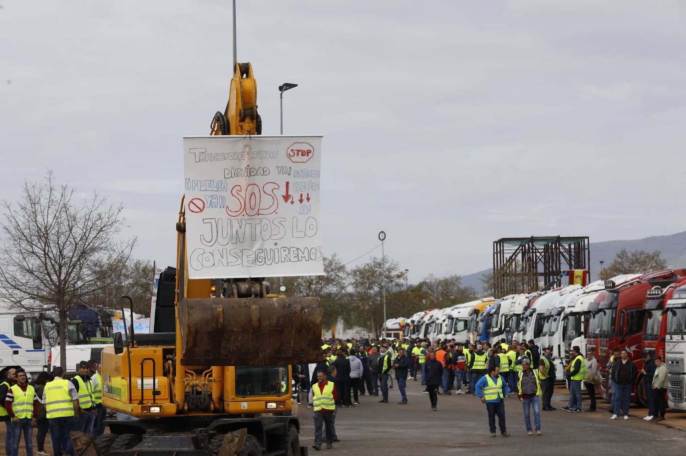 El inicio de la protesta de los camioneros en Córdoba, en imágenes