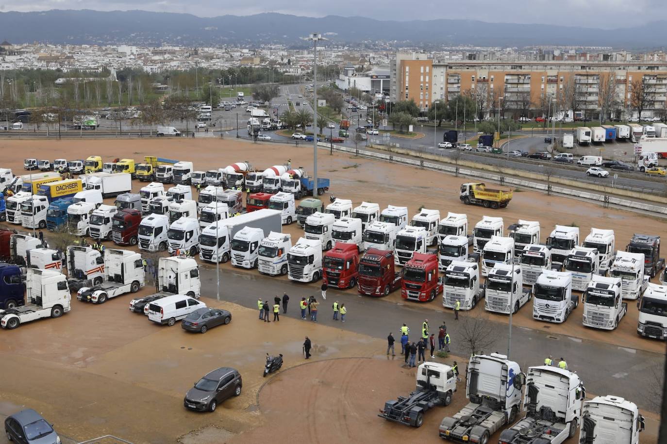 El inicio de la protesta de los camioneros en Córdoba, en imágenes