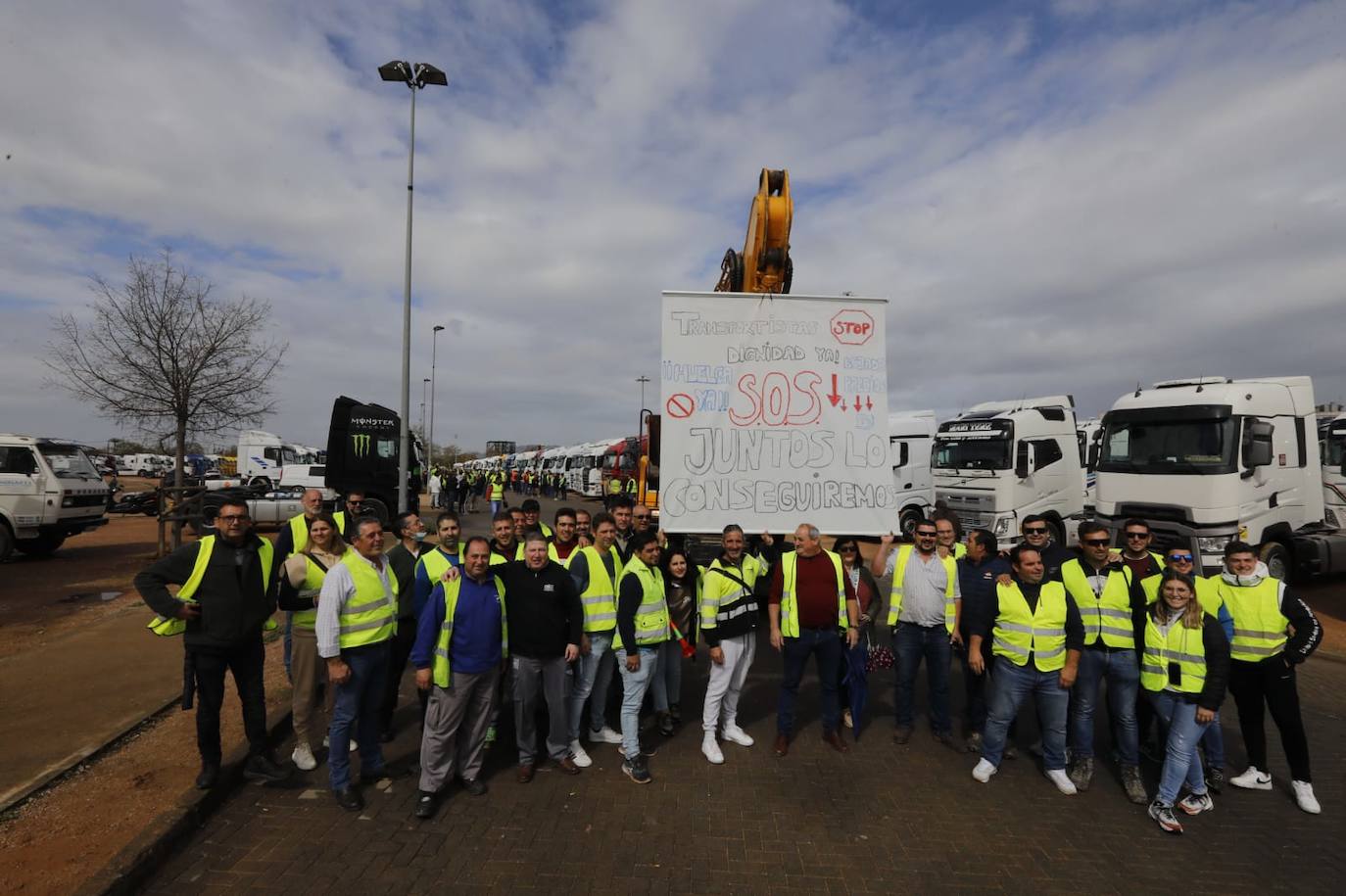 El inicio de la protesta de los camioneros en Córdoba, en imágenes