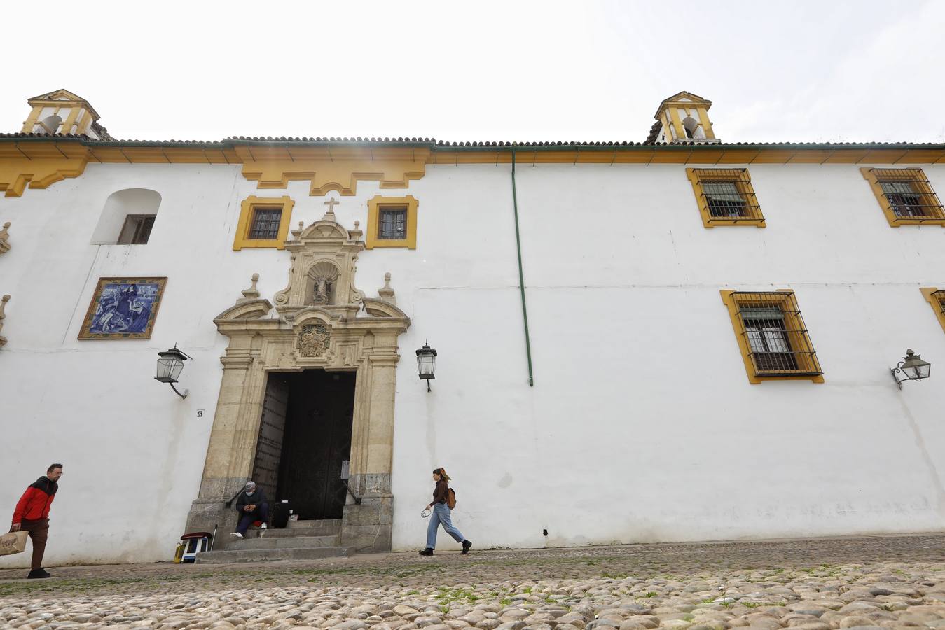 En imágenes, el aspecto de la plaza de Capuchinos de Córdoba sin cables