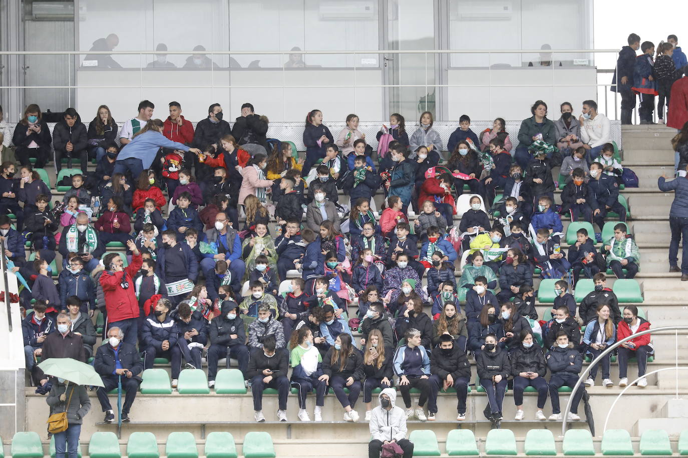 El excelente ambiente con miles de escolares en el Córdoba CF - Tamaraceite, en imágenes