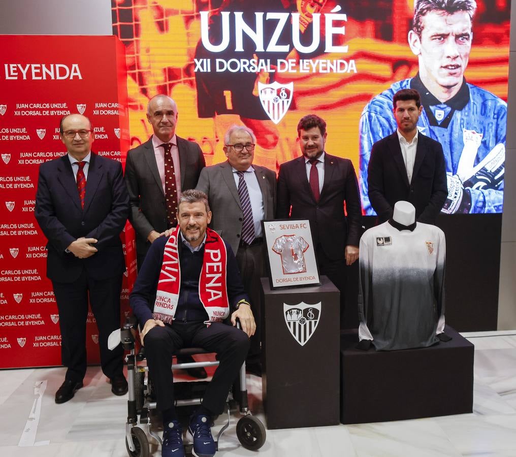 En imágenes, entrega del Dorsal de Leyenda del Sevilla FC a Juan Carlos Unzué