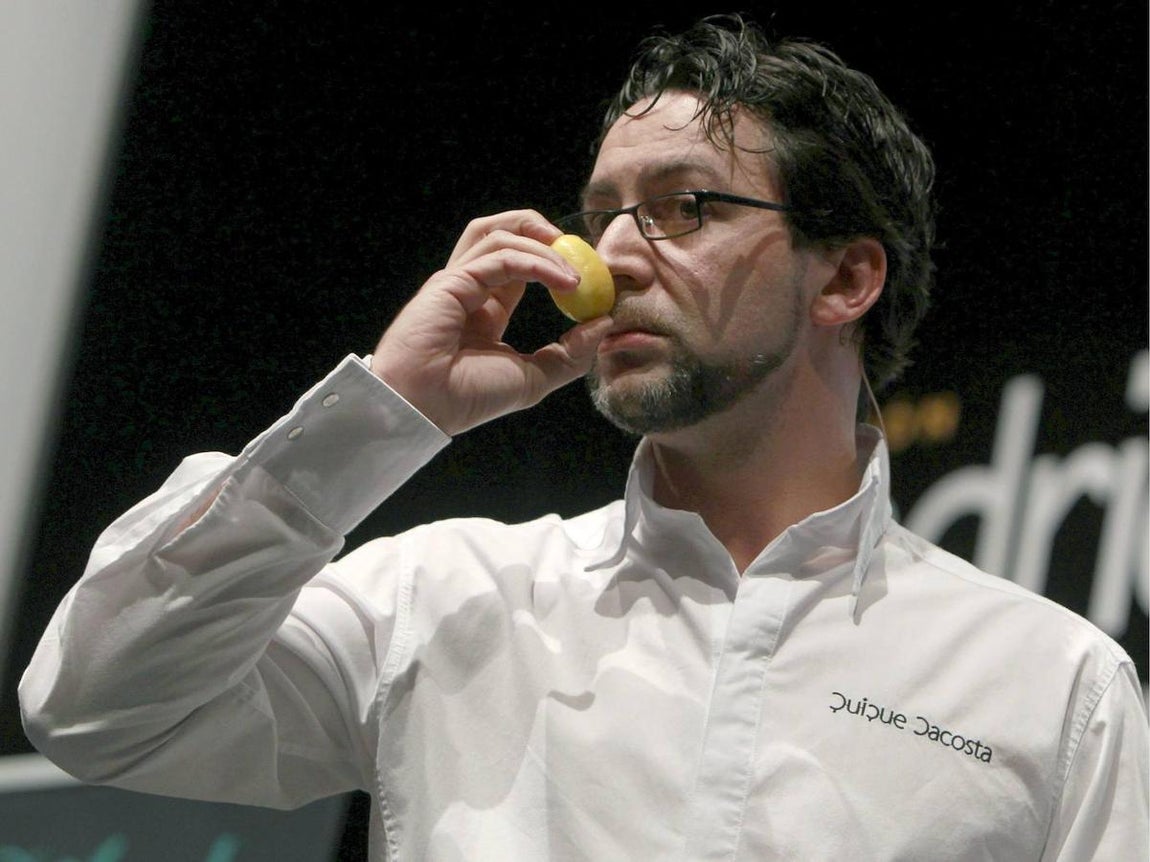 2011. Gestión del talento. Madrid Fusión alcanza la ‘Cumbre del Poder Gastronómico’. Críticos ante los críticos de las más influyentes publicaciones mundiales. Singapur y Flandes son los invitados este año. En la imagen, Quique Dacosta en el auditorio.