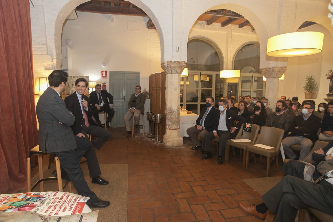 El coloquio del torero Juan Ortega en la Ermita de la Candelaria de Córdoba, en imágenes