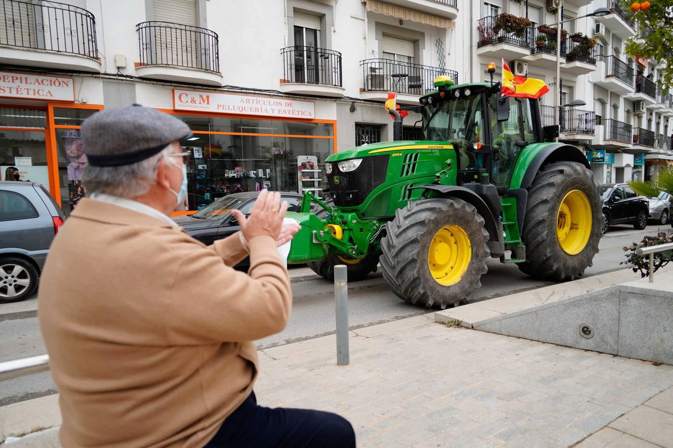 Las rotundas tractoradas de protesta del campo en Córdoba, en imágenes