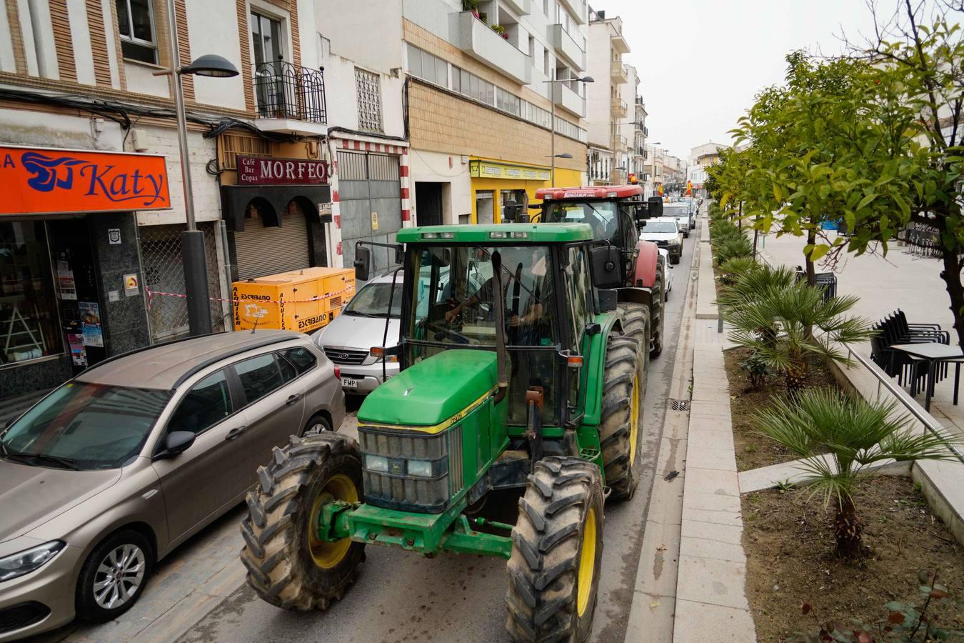 Las rotundas tractoradas de protesta del campo en Córdoba, en imágenes