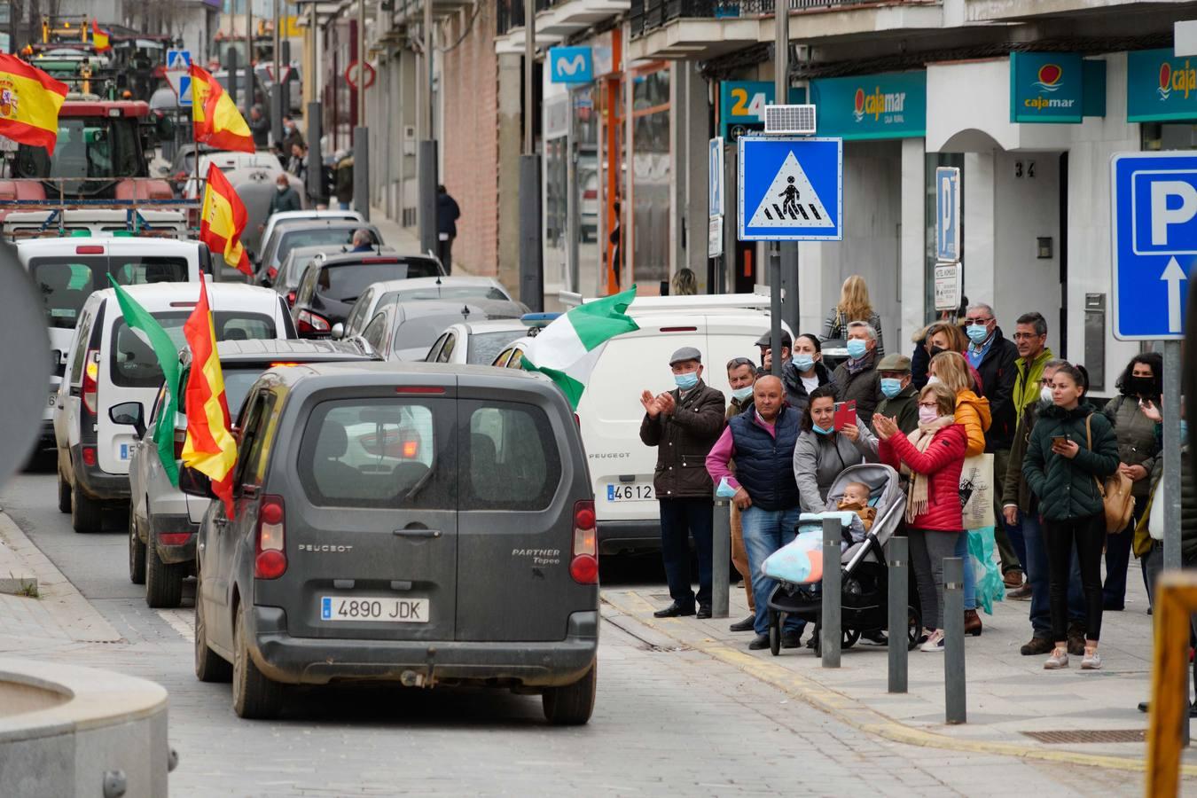 Las rotundas tractoradas de protesta del campo en Córdoba, en imágenes