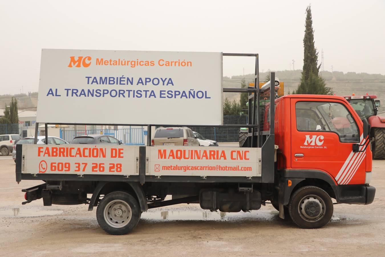 Las rotundas tractoradas de protesta del campo en Córdoba, en imágenes