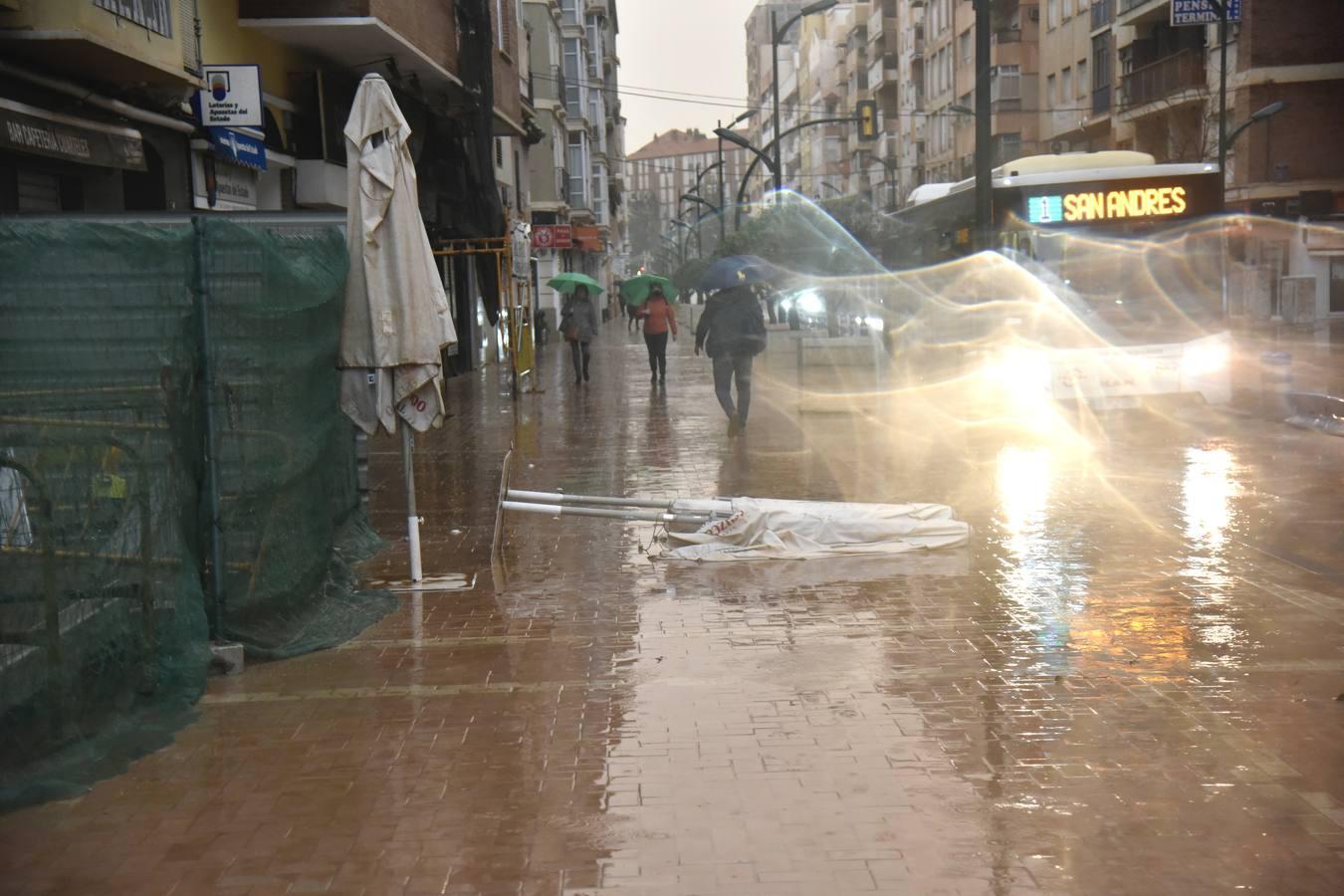 En imágenes, así ha quedado Málaga tras horas de lluvia de barro por la calima