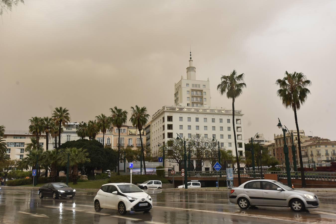 En imágenes, así ha quedado Málaga tras horas de lluvia de barro por la calima