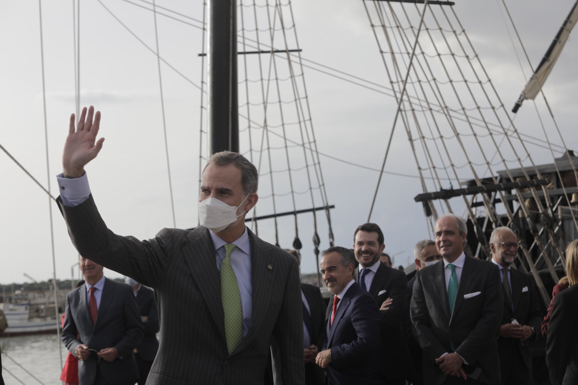 Fotos: Felipe VI en la Cofradía de Pescadores de Sanlúcar y la Nao Victoria