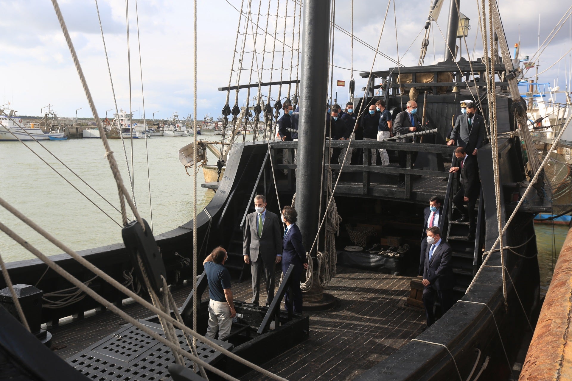 Fotos: Felipe VI en la Cofradía de Pescadores de Sanlúcar y la Nao Victoria