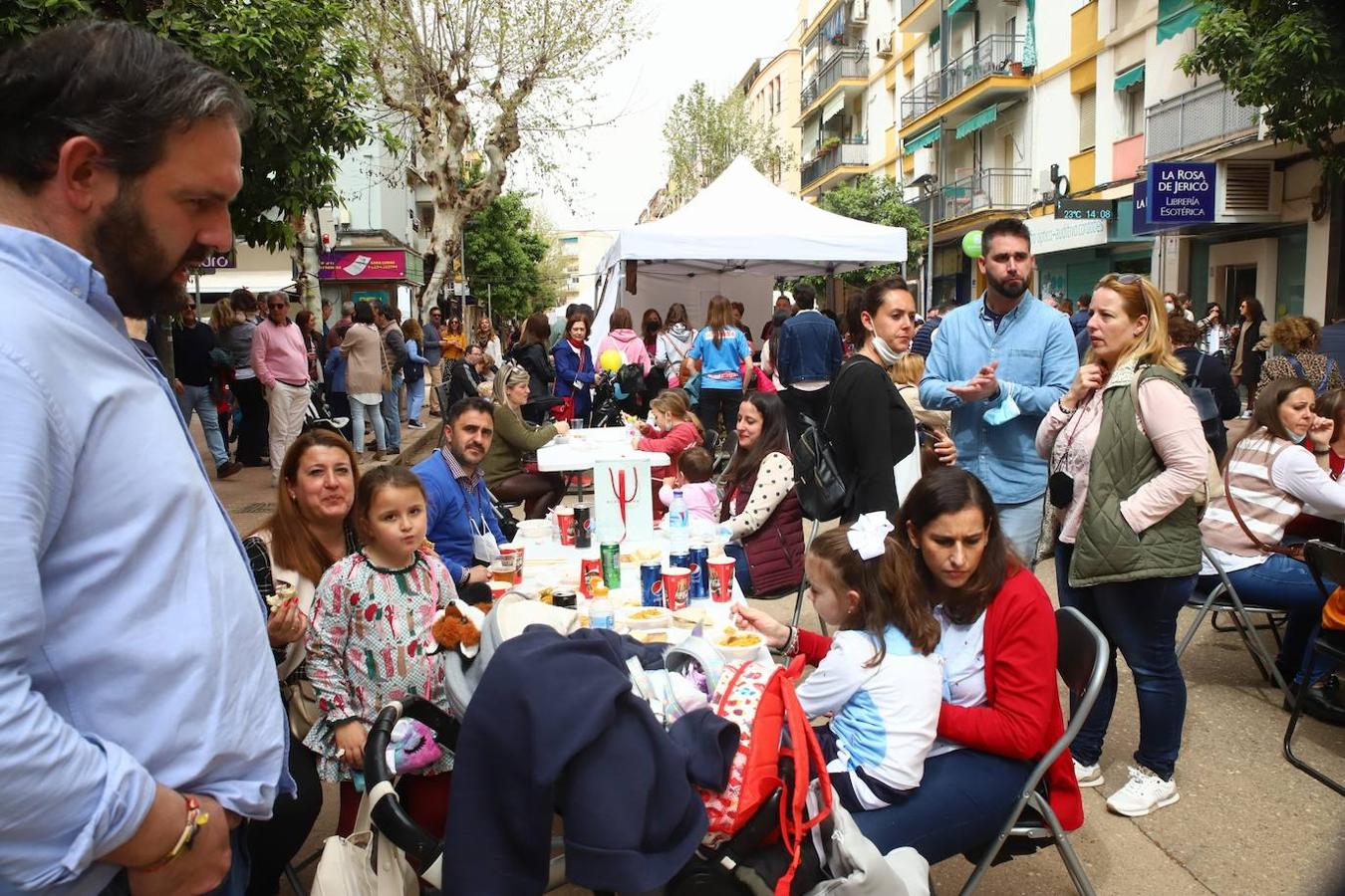 El gran ambiente de la &#039;Viñuela Shopping Hill&#039; de Córdoba, en imágenes