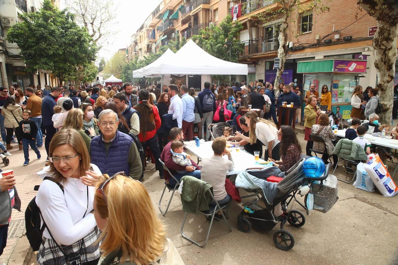 El gran ambiente de la &#039;Viñuela Shopping Hill&#039; de Córdoba, en imágenes