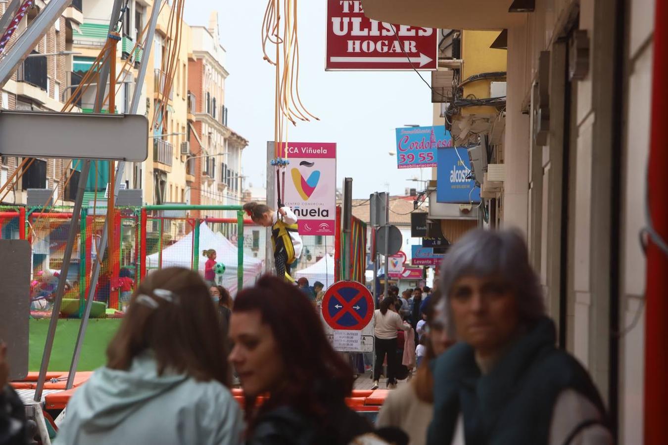 El gran ambiente de la &#039;Viñuela Shopping Hill&#039; de Córdoba, en imágenes