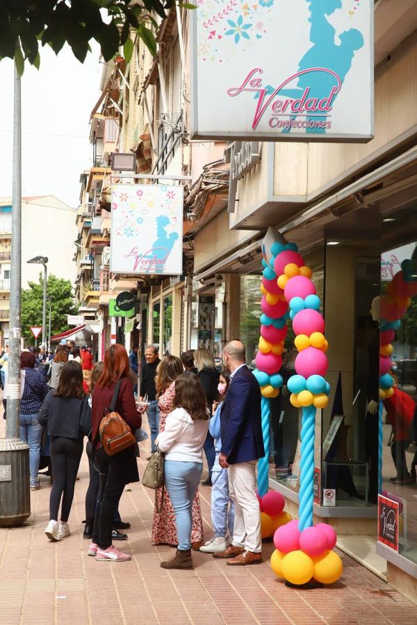 El gran ambiente de la &#039;Viñuela Shopping Hill&#039; de Córdoba, en imágenes