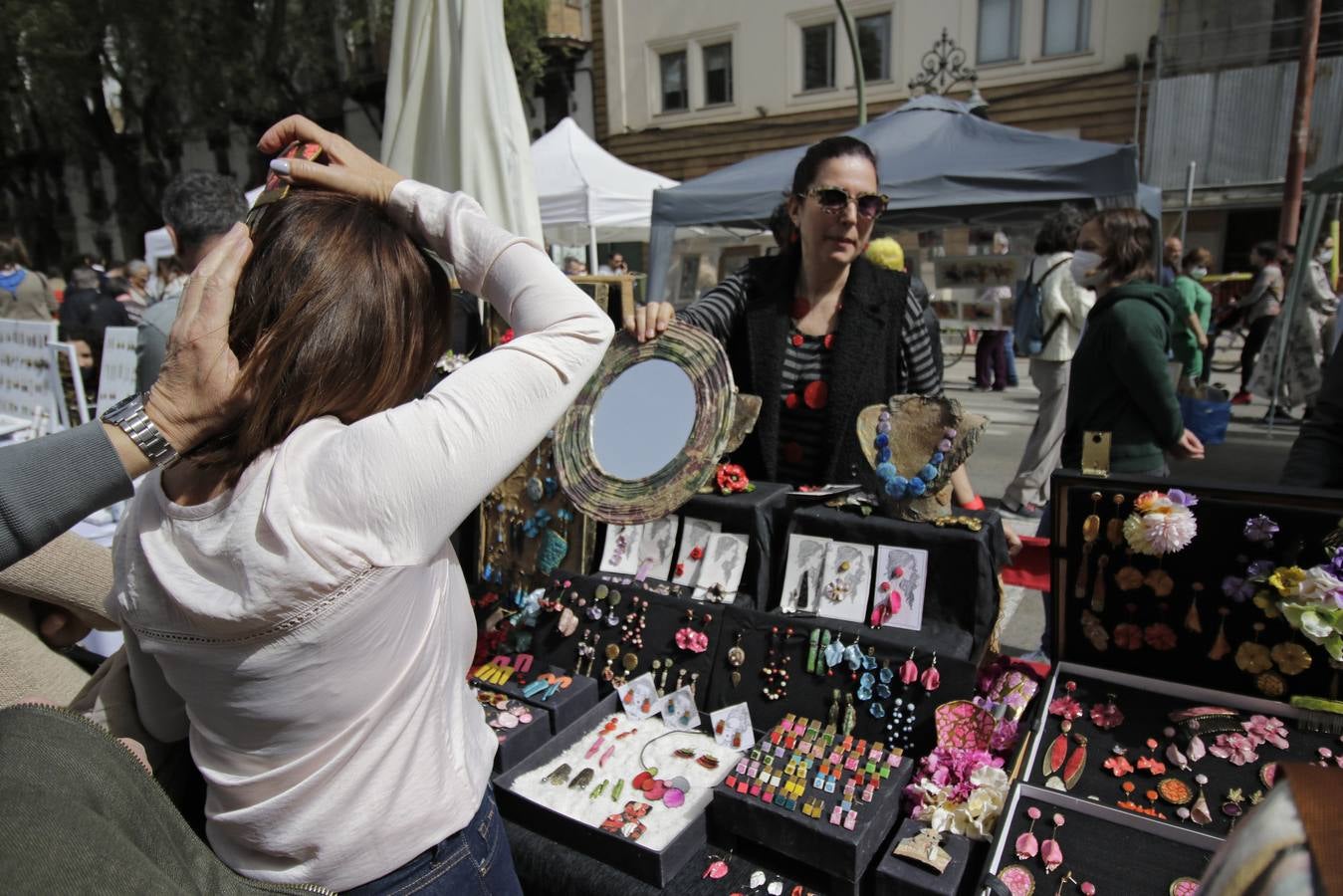 El Paseo Colón se ha convertido por un día en 'Calle Cultura'. JUAN FLORES