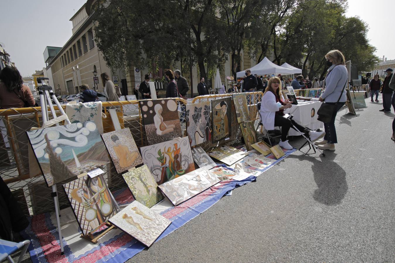 El Paseo Colón se ha convertido por un día en 'Calle Cultura'. JUAN FLORES