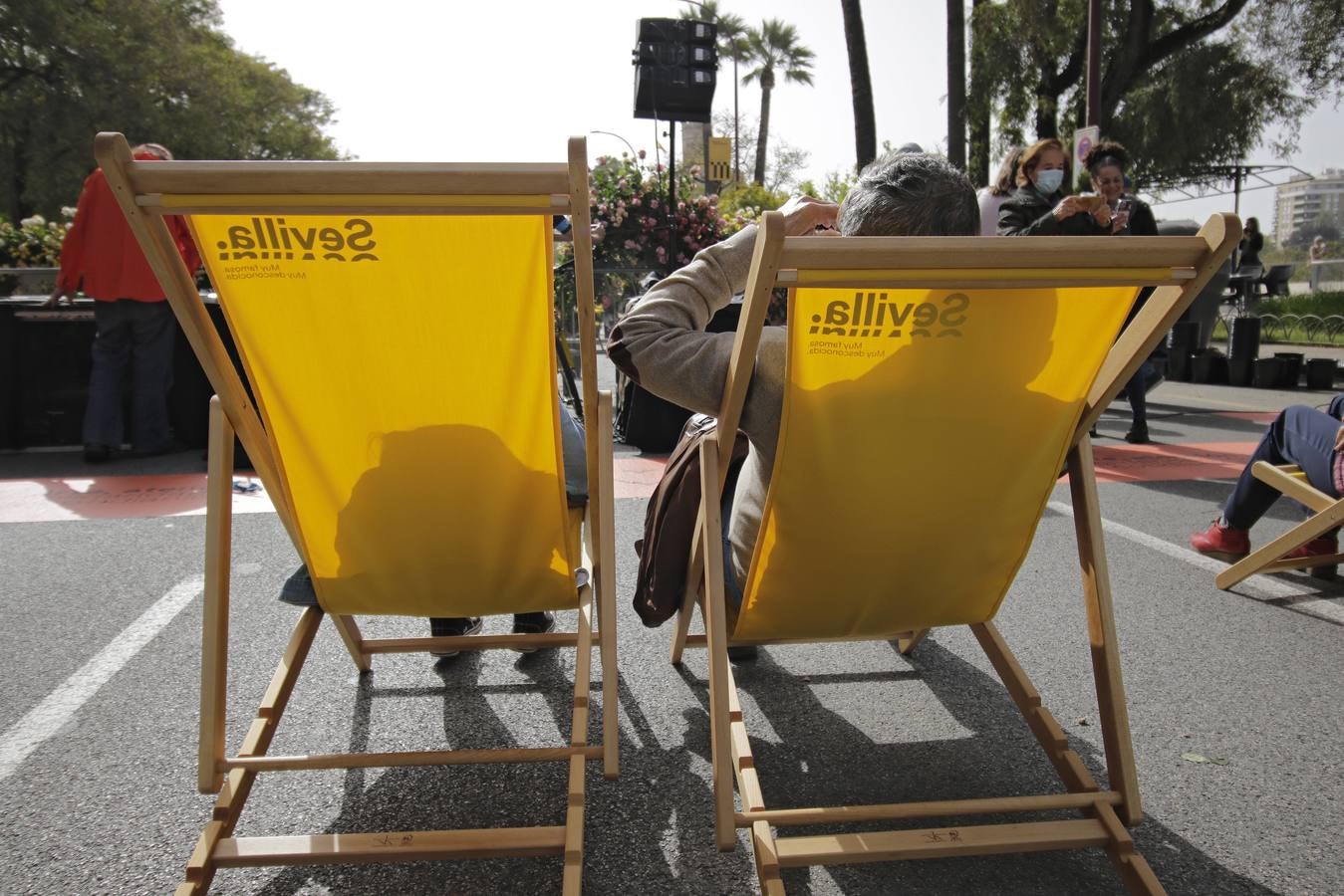 El Paseo Colón se ha convertido por un día en 'Calle Cultura'. JUAN FLORES