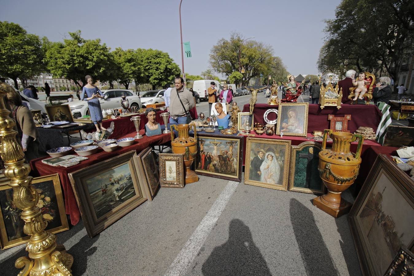 El Paseo Colón se ha convertido por un día en 'Calle Cultura'. JUAN FLORES