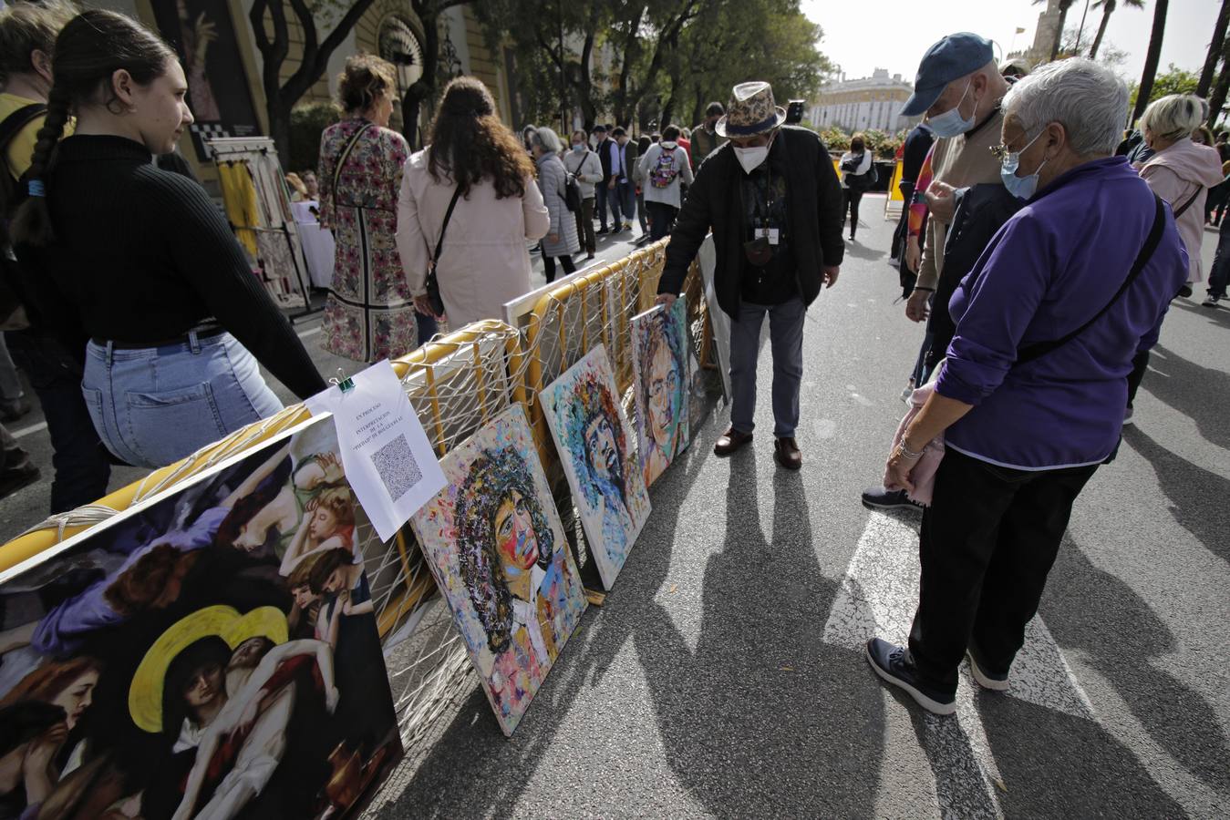 El Paseo Colón se ha convertido por un día en 'Calle Cultura'. JUAN FLORES