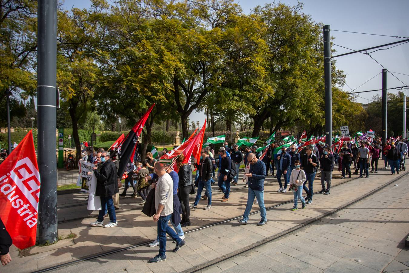 Manifestación de trabajadores de Santa Bárbara Sistemas por las calles de Sevilla. VANESSA GÓMEZ