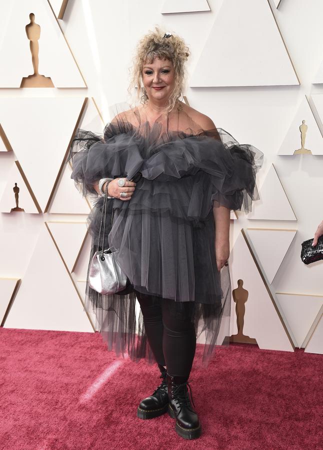 Julia Vernon - Las peor vestidas de los Oscar 2022. Ni los volantes, ni los leggings y las Dr. Martens. He aquí el ejemplo de un estilismo que no hay por donde coger, y menos para acudir a los Oscar.