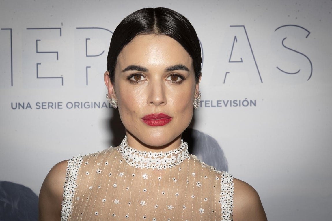 Adriana Ugarte (37 años). La última vez que relacionaron a la actriz con alguien fue hace casi un año con el humorista y presentador de televisión David Broncano, aunque ninguno de los dos confirmó los rumores e incluso él mostró su indignación en su perfil de redes cuando les relacionaron juntos.