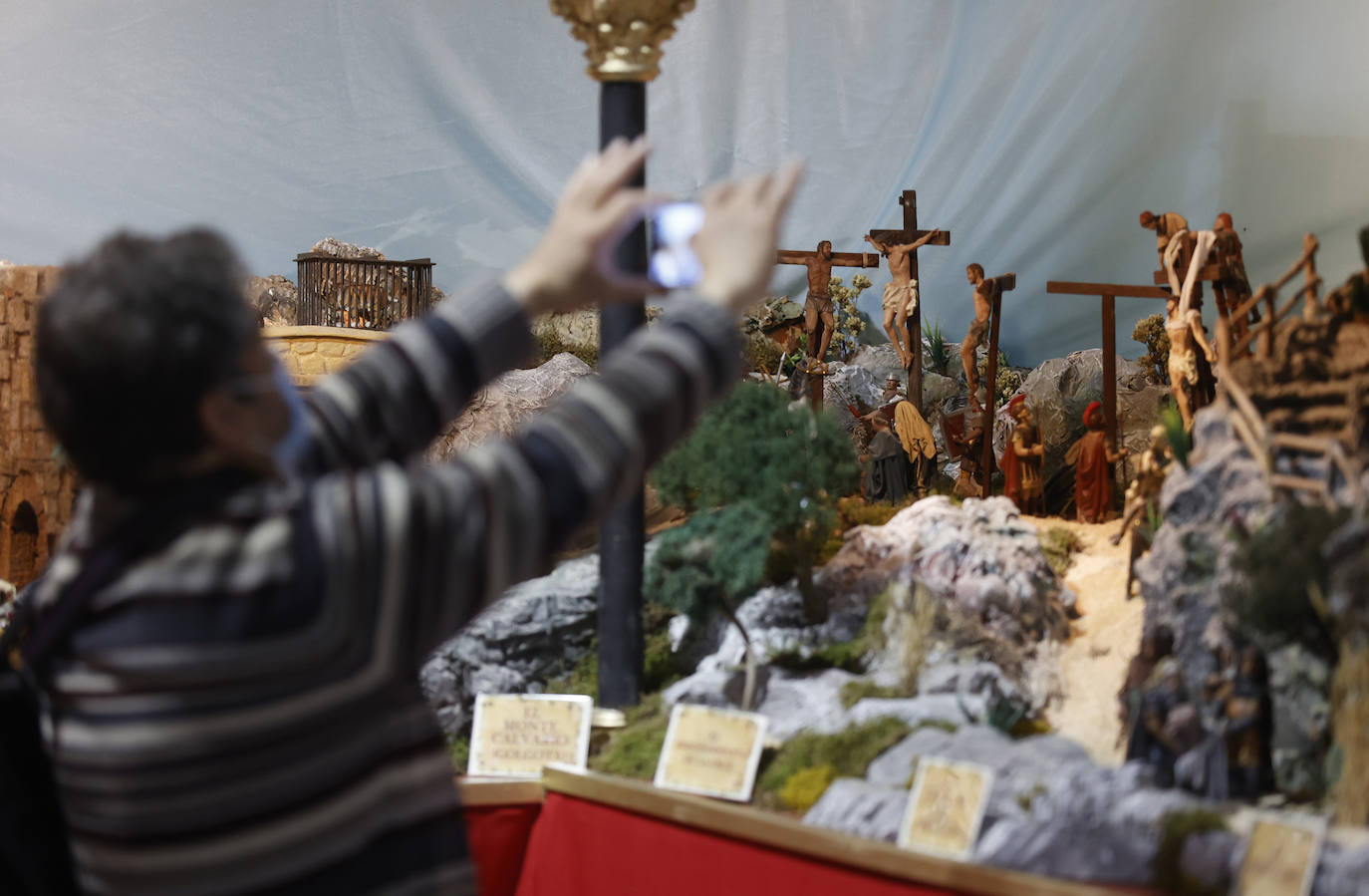 La llamativa Pasión de Cristo en quince dioramas en Zoco Córdoba