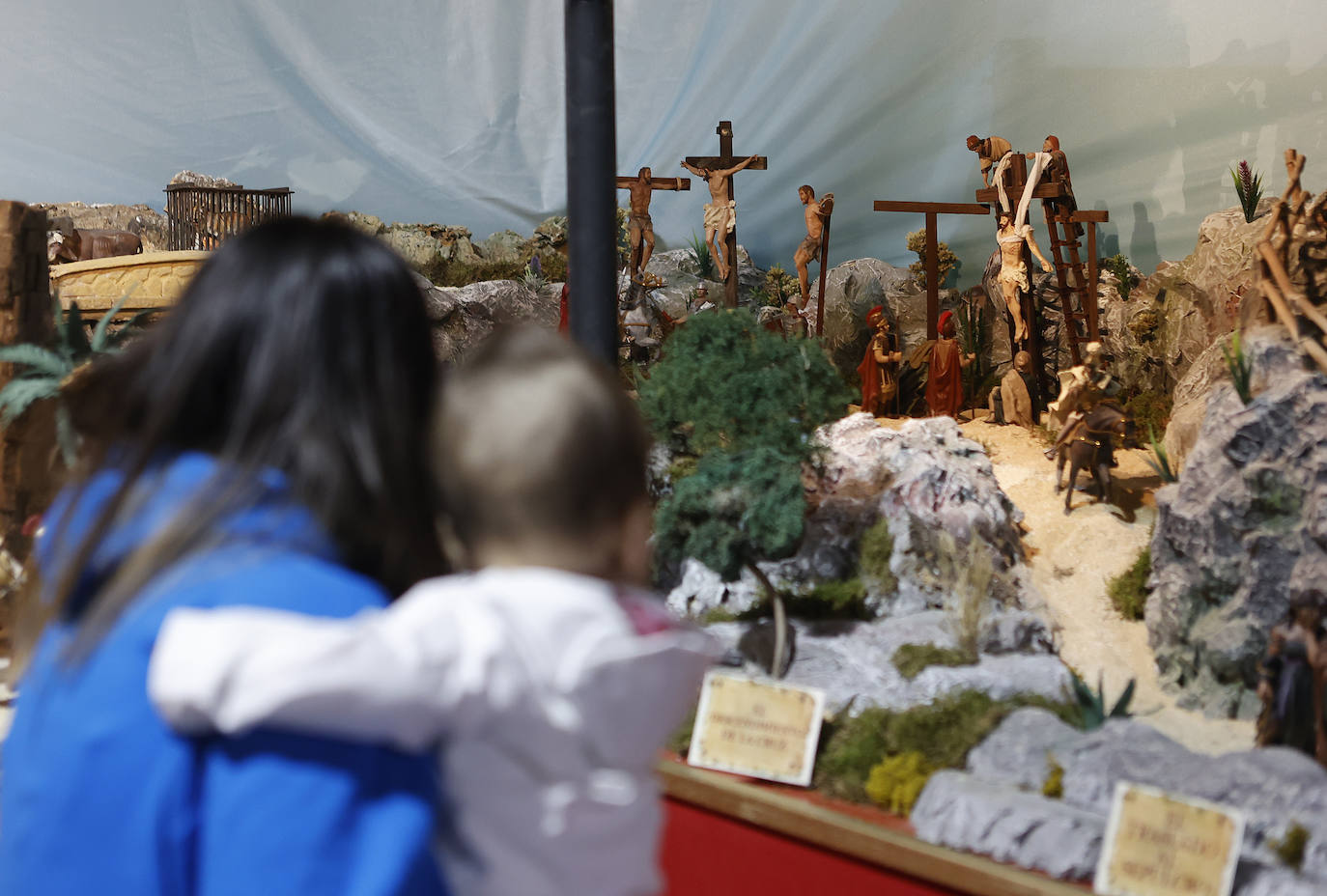 La llamativa Pasión de Cristo en quince dioramas en Zoco Córdoba