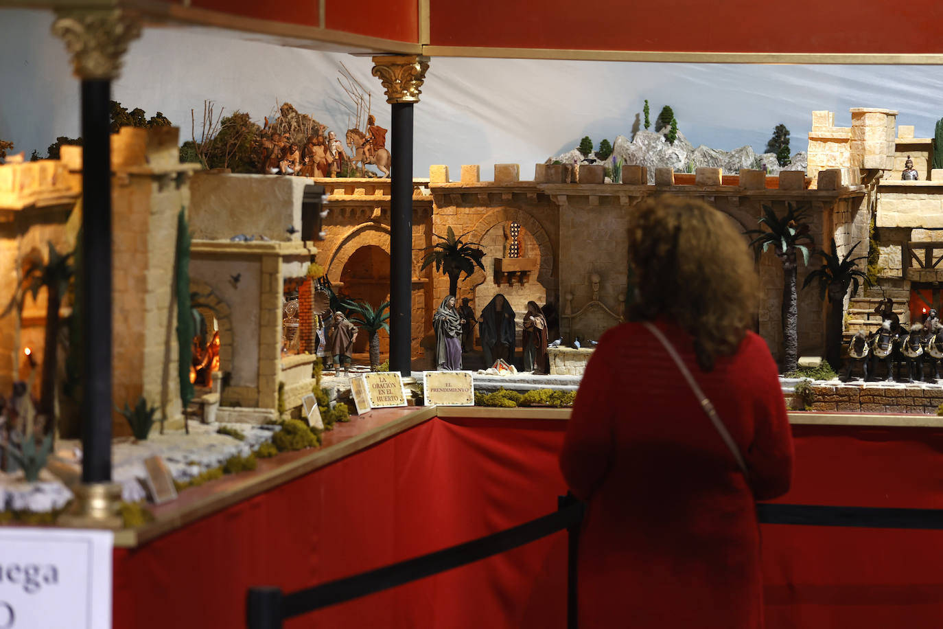 La llamativa Pasión de Cristo en quince dioramas en Zoco Córdoba