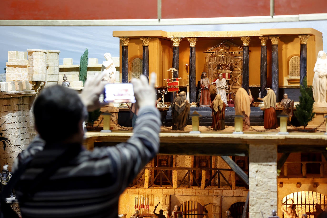 La llamativa Pasión de Cristo en quince dioramas en Zoco Córdoba