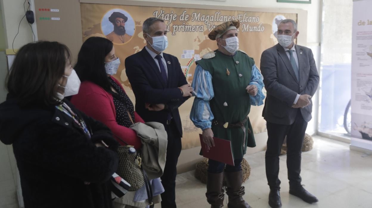 Elcano y Magallanes desembarcan en el IES Fernando Aguilar de Cádiz