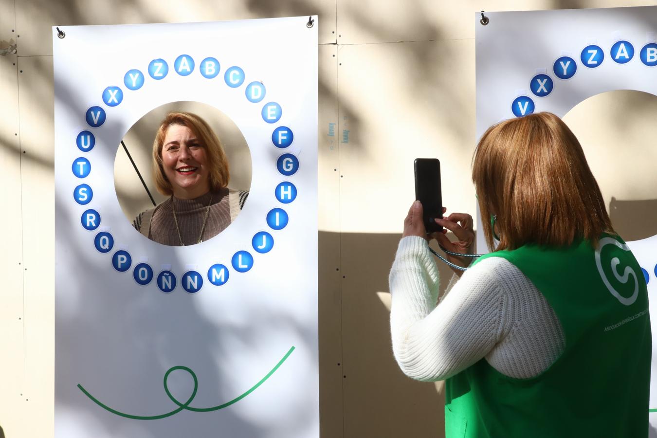 La campaña de la Aecc sobre el cribado de cáncer de colon en el Bulevar, en imágenes