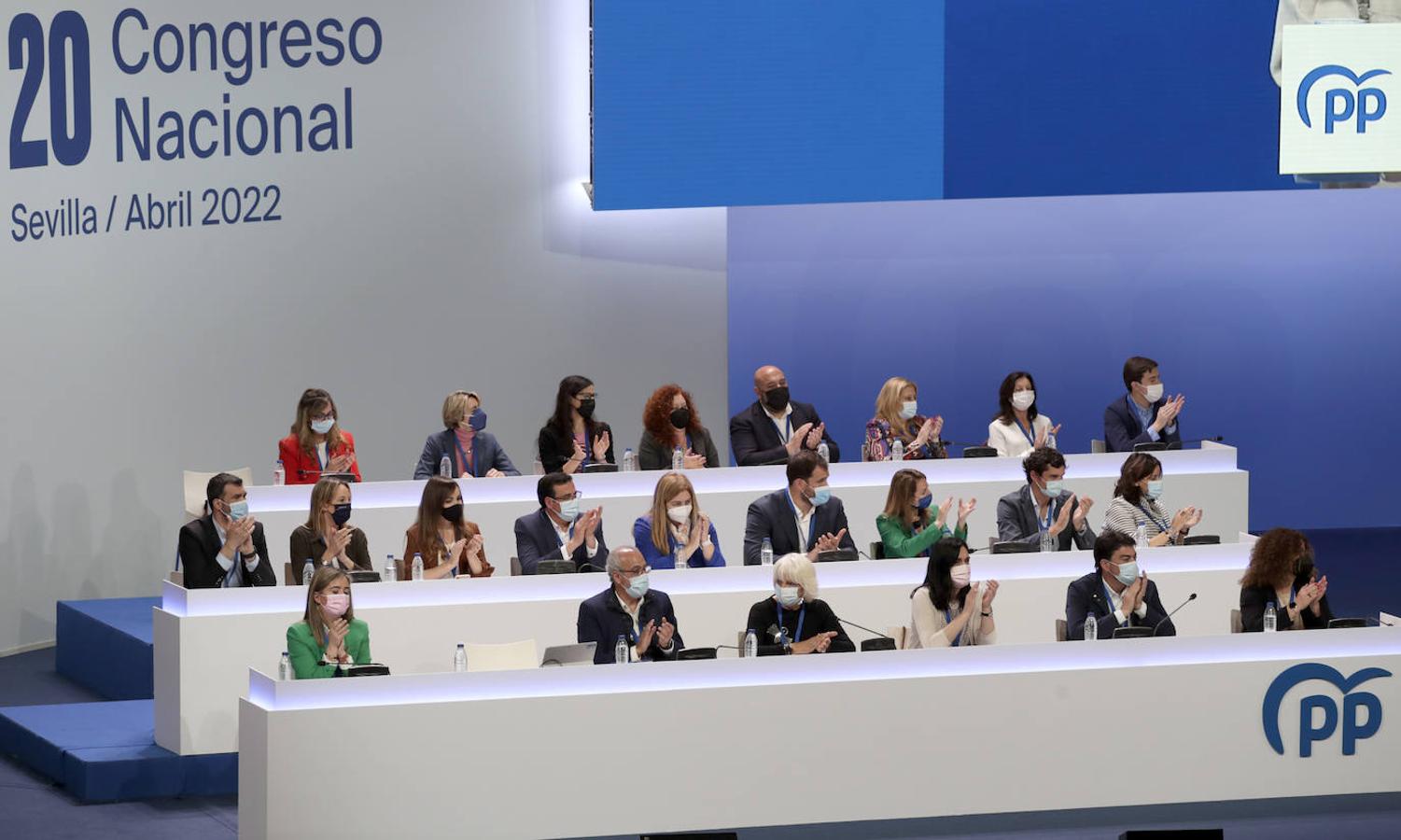 Vista de la Mesa del XX Congreso Nacional del partido en Sevilla. 