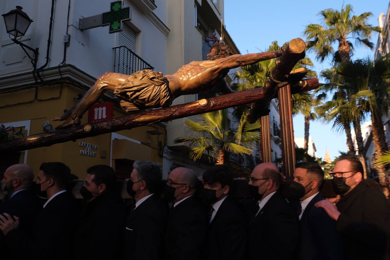 FOTOS: La Viña acoge el Vía Crucis del Cristo de la Misericordia de La Palma