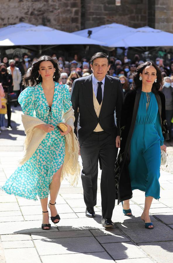 Manuel Falcó, Amparo Corsini y su hija  Manuela. 