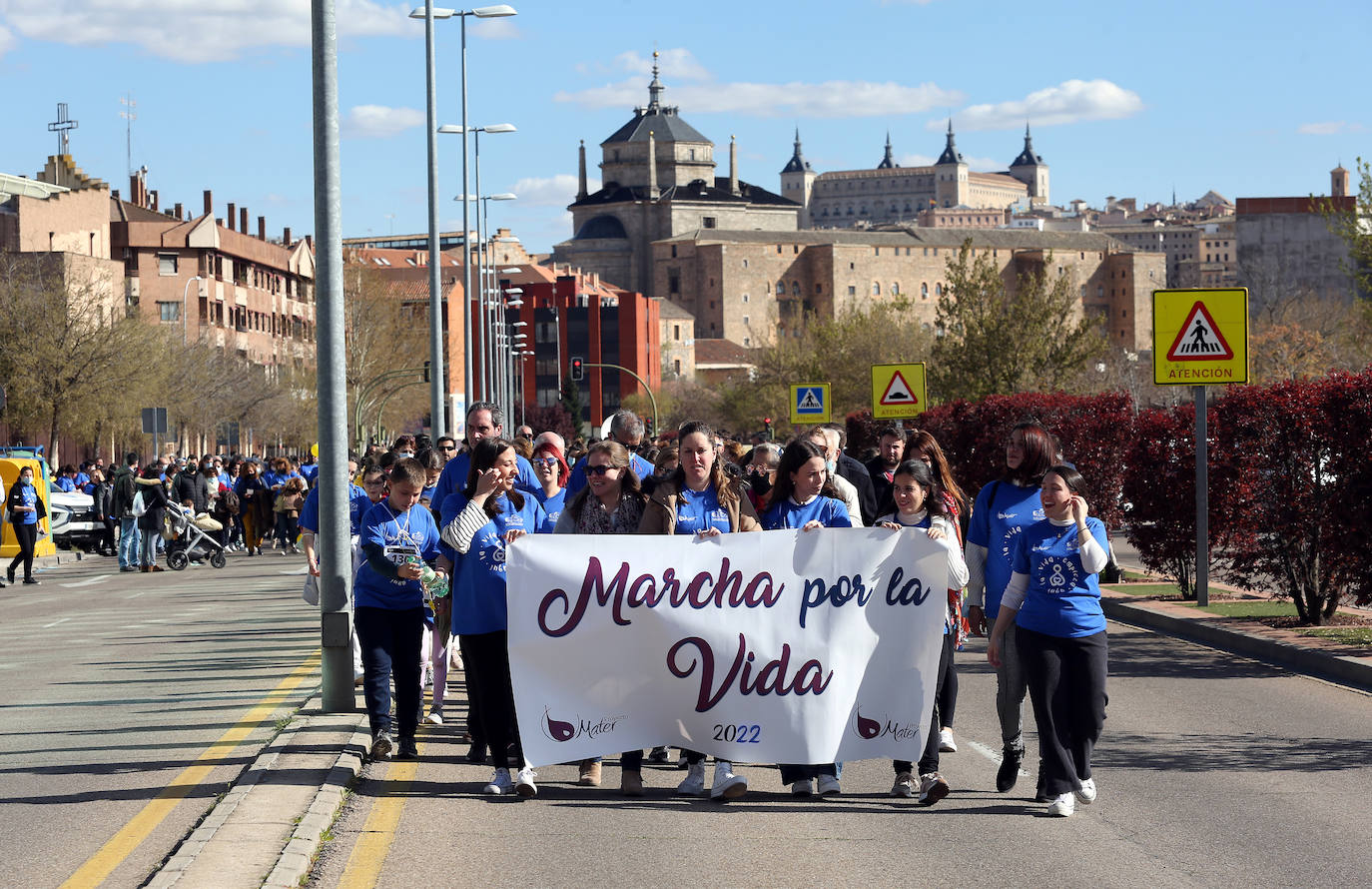 Multitudinaria Marcha por la Vida por las calles de Toledo