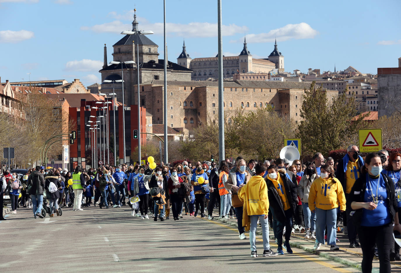 Multitudinaria Marcha por la Vida por las calles de Toledo