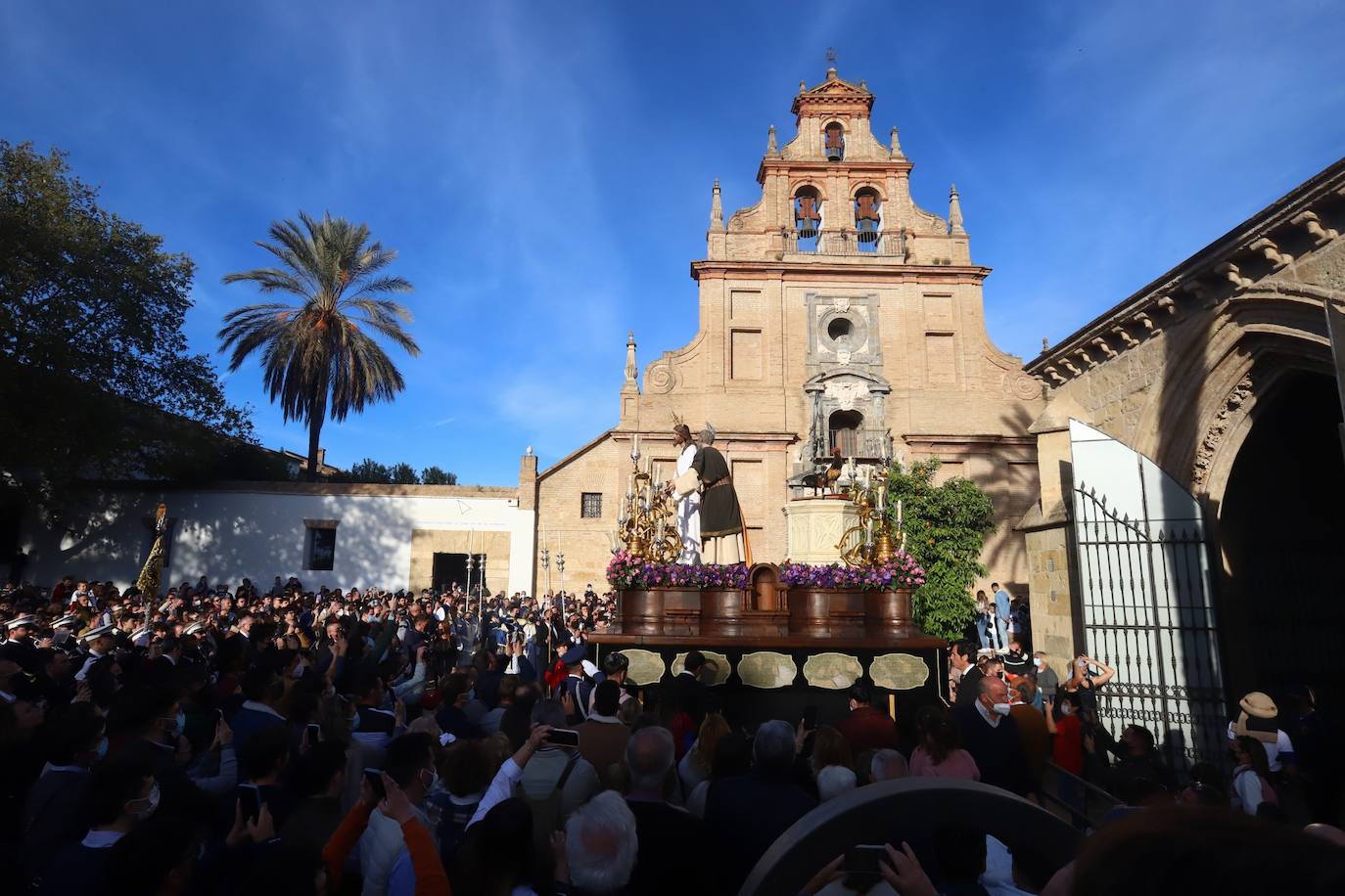 La procesión de Jesús de la Bondad en Córdoba, en imágenes