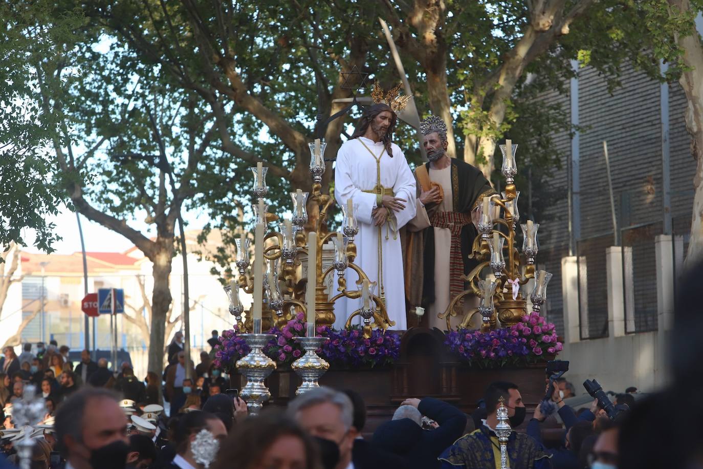 La procesión de Jesús de la Bondad en Córdoba, en imágenes