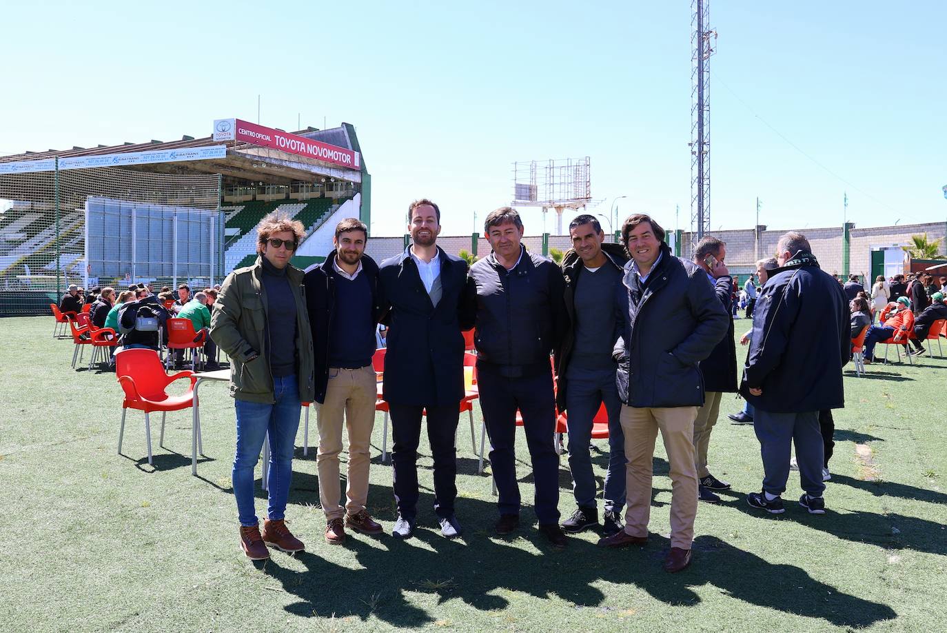 El ambientazo de la afición del Córdoba CF en Cáceres, en imágenes