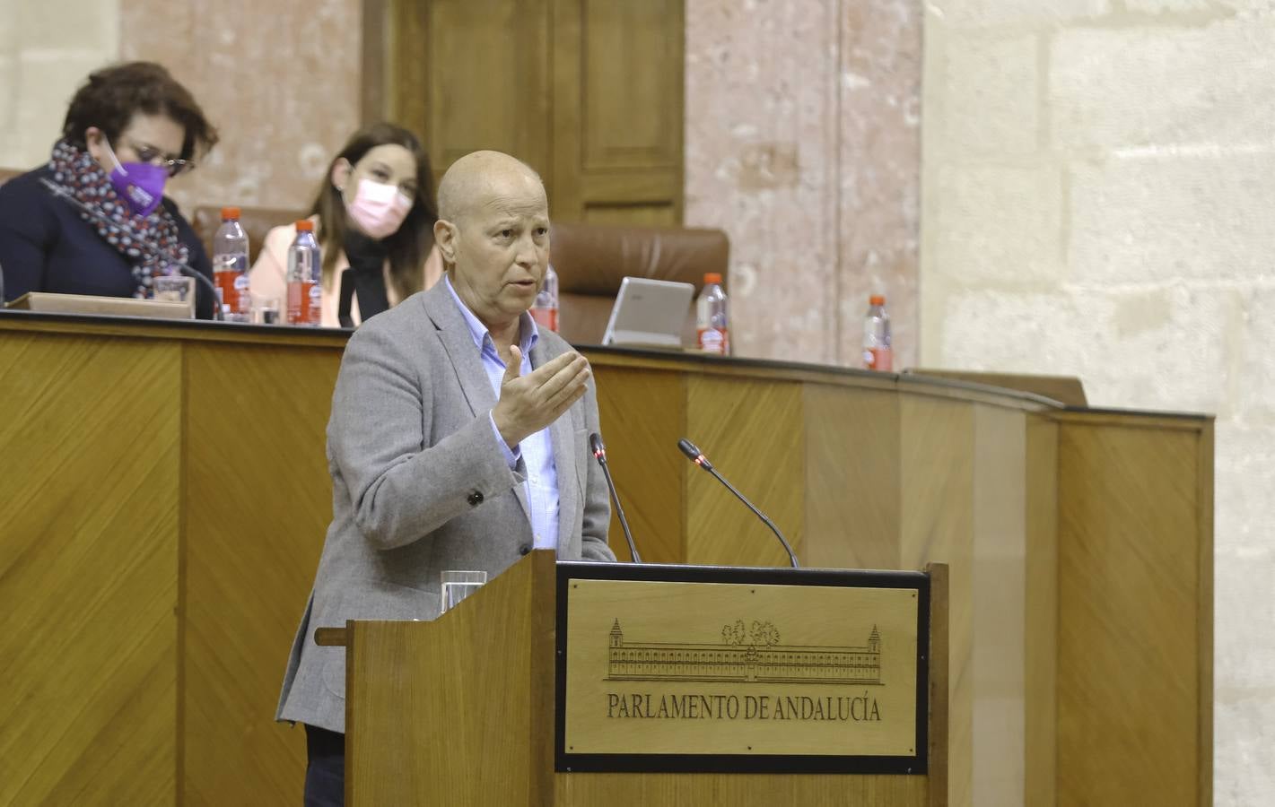 Repaso visual por la vida de Javier Imbroda, primero como entrenador de baloncesto y luego como consejero de Educación y Deportes. AGENCIAS / ABC