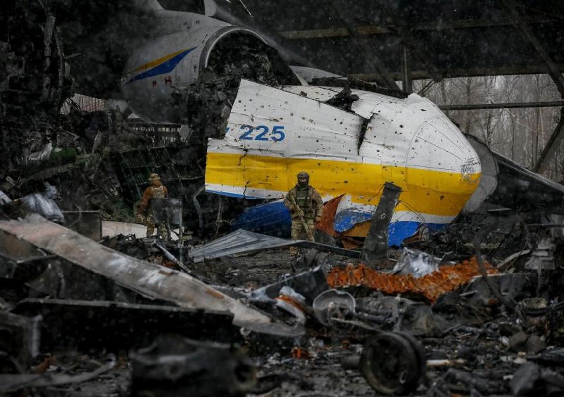 Así ha quedado el Antónov An-225, el avión más grande del mundo destruido por los rusos