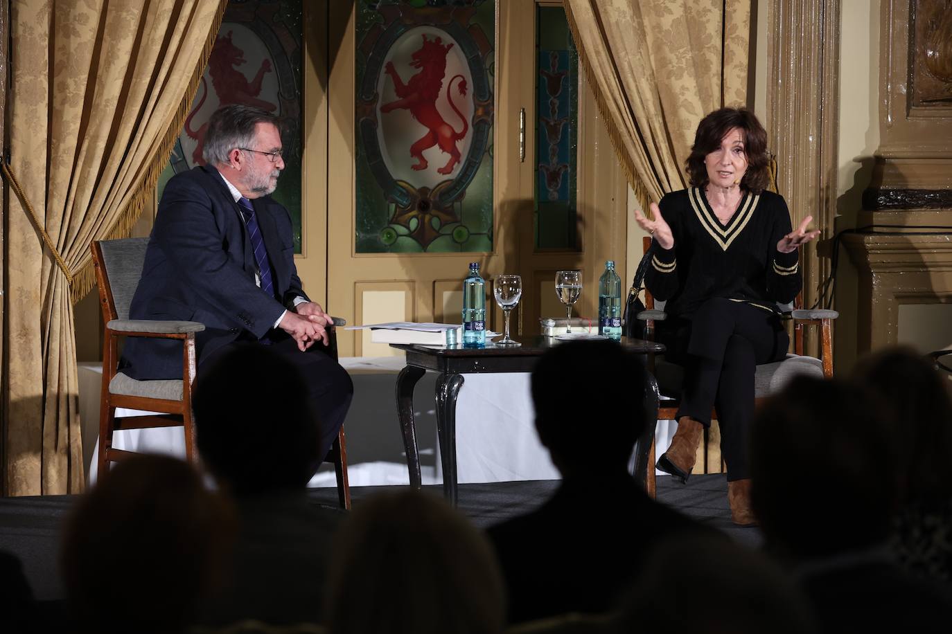 La presencia de Paloma Sánchez-Garnica en el Foro Cultural de ABC Córdoba, en imágenes